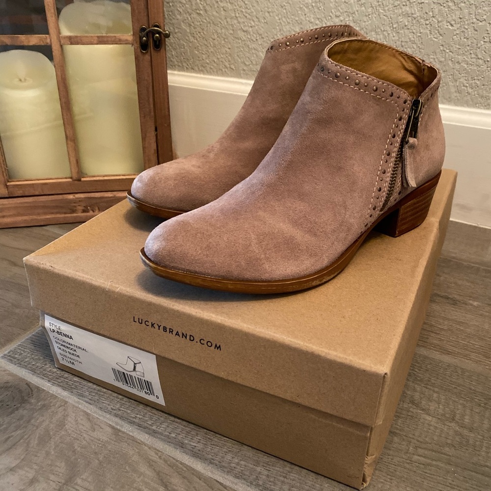 NWT-Lucky Brand Booties, gorgeous taupe color.